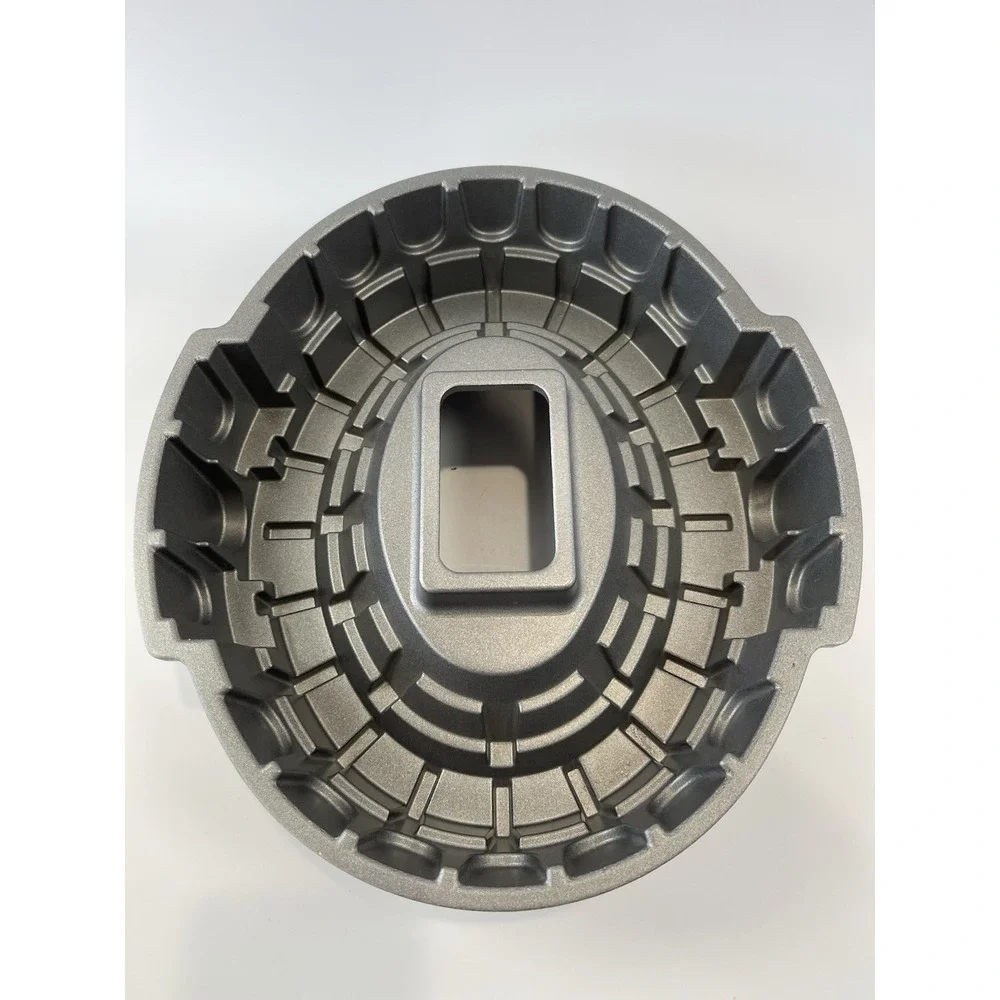 Nordic Ware Sports Arena‎ Bundt Cake Pan Cast Aluminum, 9 cups